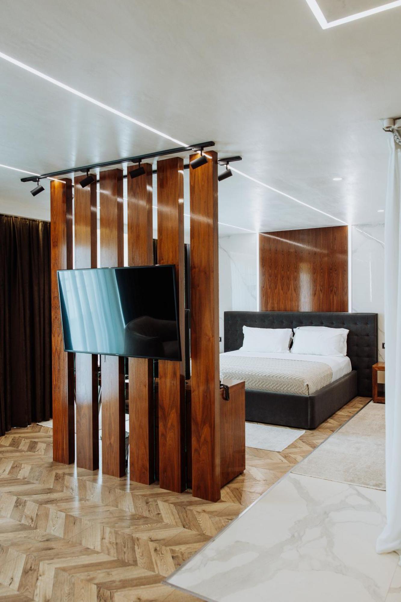 Royal G And Hotel